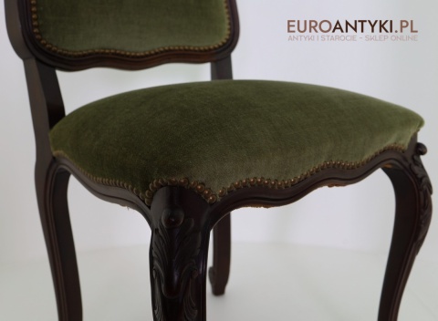 ozdobne krzesła w klimacie vintage