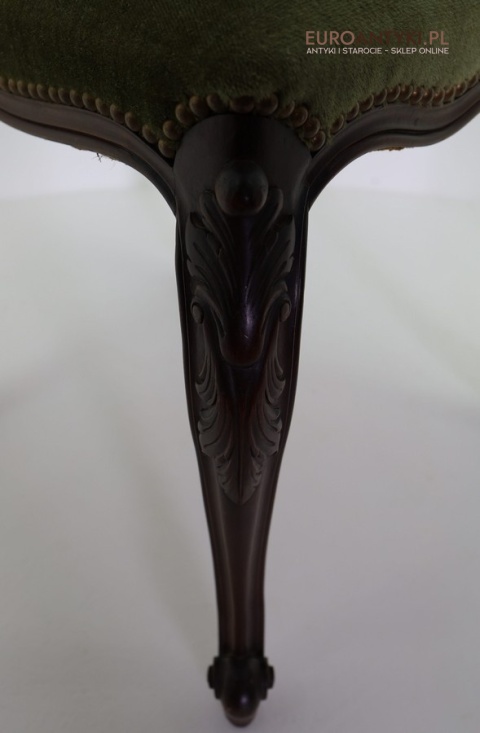 solidne krzesła vintage z eleganckim wzorem