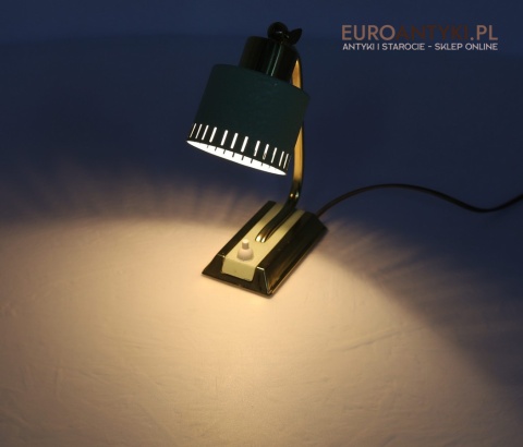 klasyczny design lampki z lat 60.