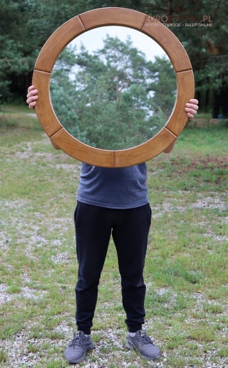 Stylowe lustro w masywnej ramie z litego drewna – klasyka w eleganckim wydaniu