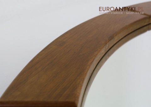 Stylowe lustro w masywnej ramie z litego drewna – klasyka w eleganckim wydaniu