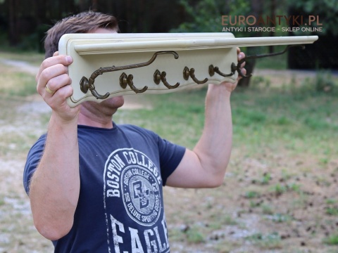 Wieszak ścienny z siatką ratanową