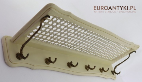 kremowy wieszak retro