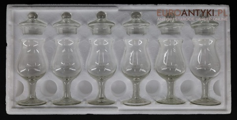 vintage kieliszki do degustacji alkoholu