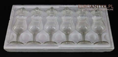 antyczne kieliszki do degustacji alkoholu