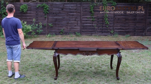 duży antyczny stół rozkładany z ornamentami