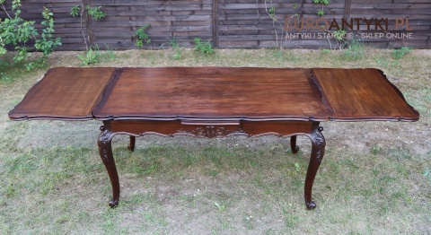 duży stół rozkładany z ornamentami