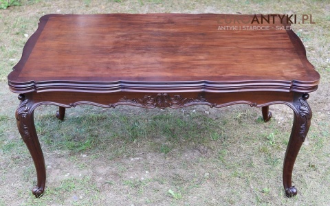 francuski stół w stylu Ludwika XV
