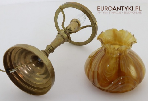 lampka stołowa z bursztynowym światłem