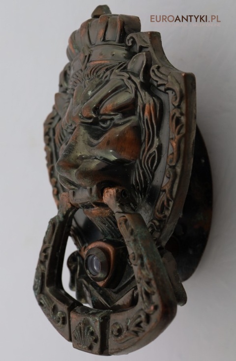 antyczna kołatka drzwiowa retro