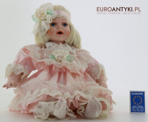 lalka porcelanowa retro z różową opaską