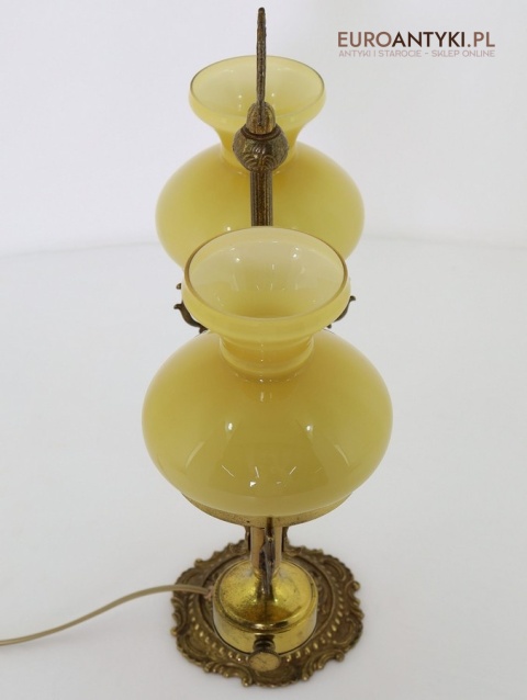 vintage dwuramienna lampa stołowa mosiężna