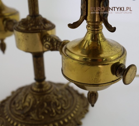 mosiężna lampa stołowa z naturalną patyną