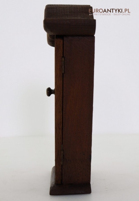 rustykalna skrzynka drewniana na klucze