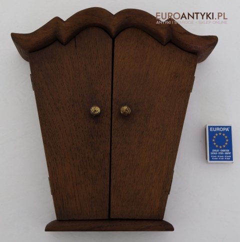antyczna szafka na klucze z drzwiczkami