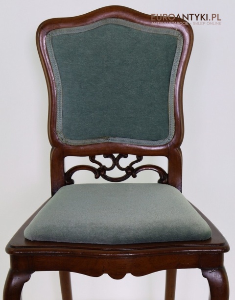 stare krzesło drewniane do salonu