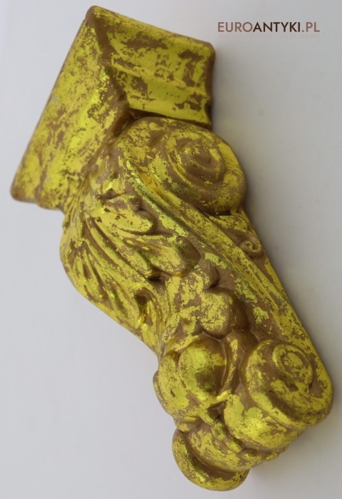 Antyczne wsporniki ścienne retro – złocone dekoracje vintage z motywami roślinnymi