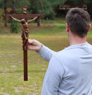 XL! DUŻY! Antyczny krucyfiks z rzeźbioną postacią Chrystusa – arcydzieło z Oberammergau
