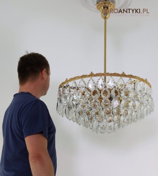 Antyczny kryształowy żyrandol vintage – luksusowe oświetlenie salonowe z epoki
