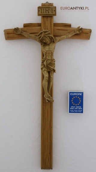 Antyczny krzyż drewniany z figurką – ręcznie rzeźbione cudeńko vintage z połowy XX w.