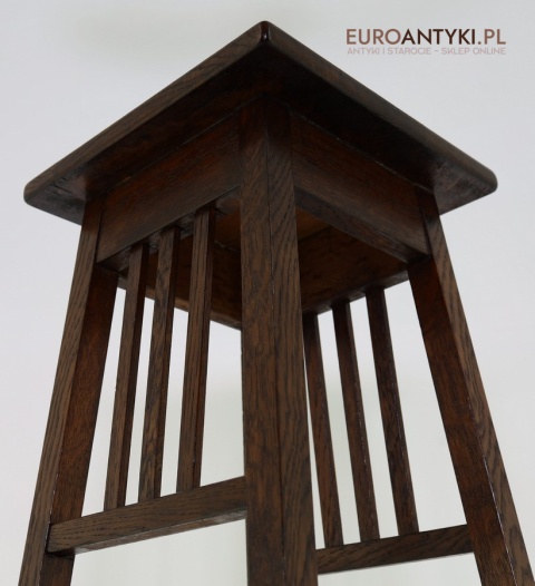 stylowy stojak geometryczny z drewna