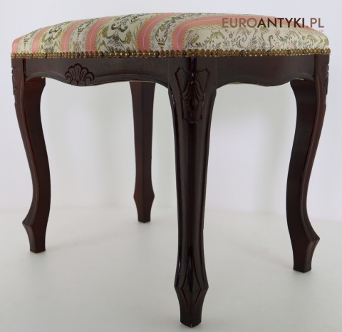 taboret z epoki z giętymi nogami