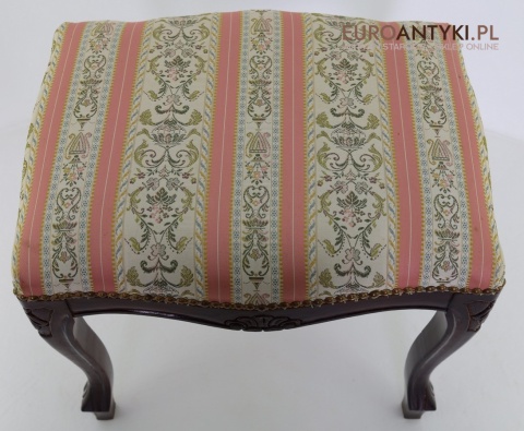 dekoracyjny stołek retro z epoki