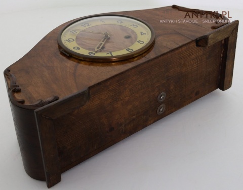 zegar vintage z wahadłem i kluczykiem