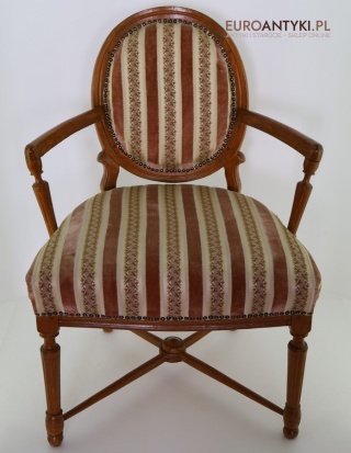Antyczny fotel Ludwik XVI – klasyczny mebel retro z pierwszej połowy XX wieku