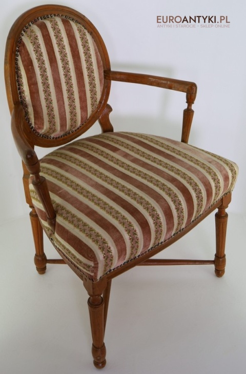 stylowy fotel ludwikowski z pierwszej połowy xx wieku
