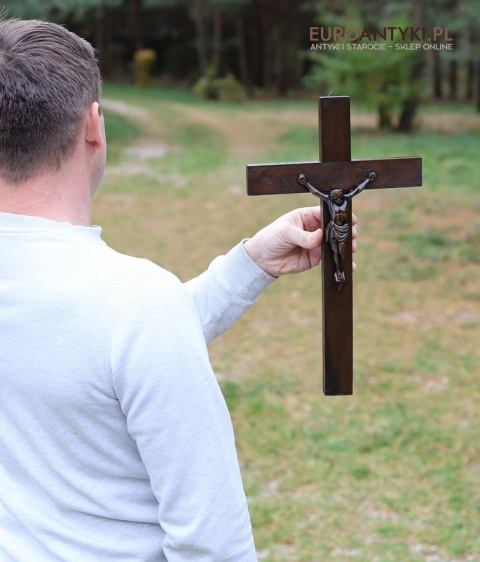 retro klasyczny krzyż ścienny