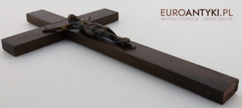 drewniany krzyż retro na ścianę