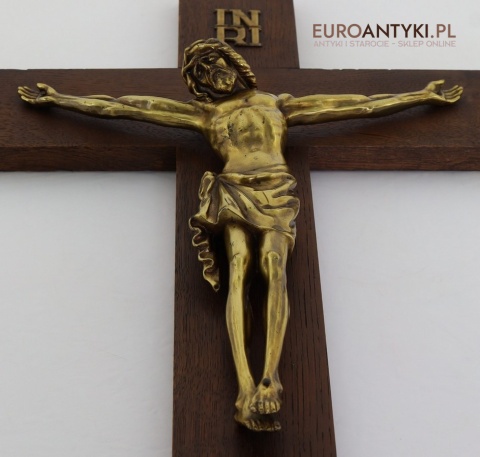 religijny krzyż dębowy do powieszenia