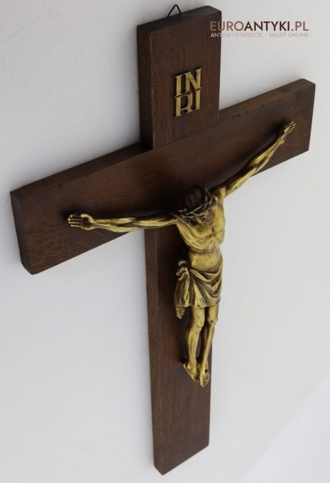 zabytkowy krzyż sakralny dębowy