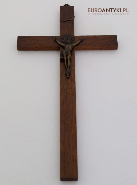 krzyż dębowy z figurką jezusa chrystusa
