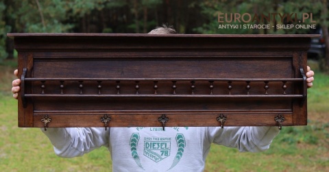 antyczny wieszak z półką na przyprawy