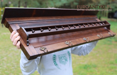 retro dębowy wieszak na ścianę do kuchni