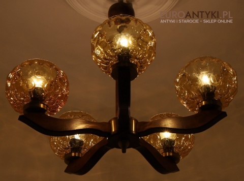 żyrandol rustykalny drewniany z pięcioma kloszami