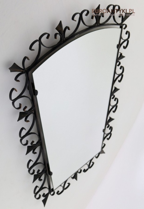 antyczne lustro z kutego metalu