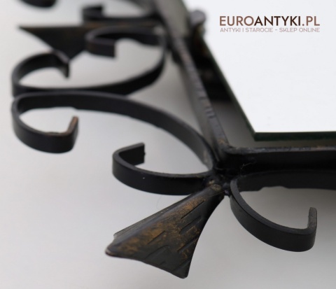 lustro vintage o rycerskim charakterze