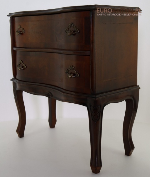 komódka vintage z brązowymi klamkami