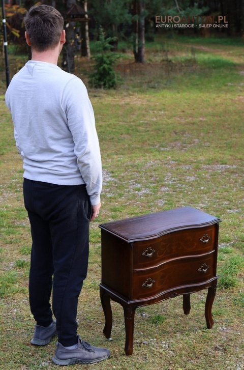 komoda klasyczna z litego drewna