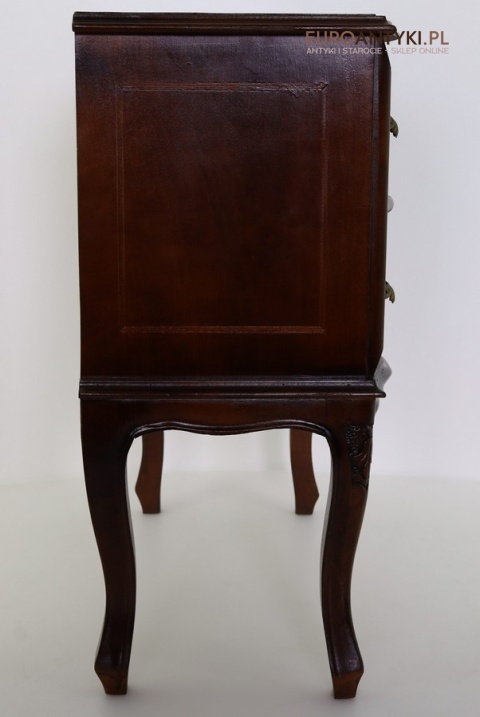 mała komoda retro z dwiema szufladami