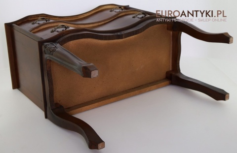 mały mebel z połowy xx wieku