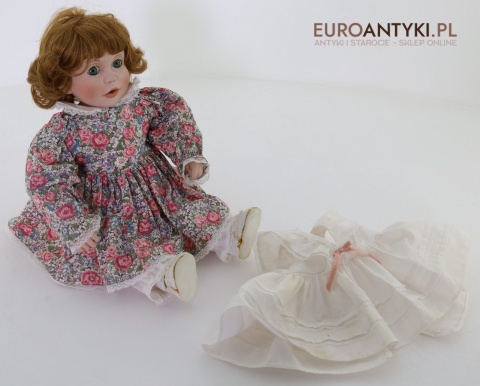 antyczna lalka porcelanowa z epoki lat 90