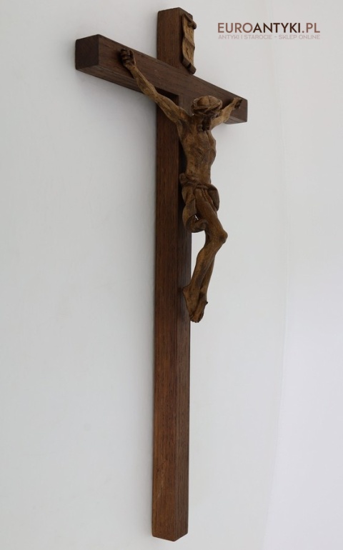 drewniany krzyż z epoki międzywojennej