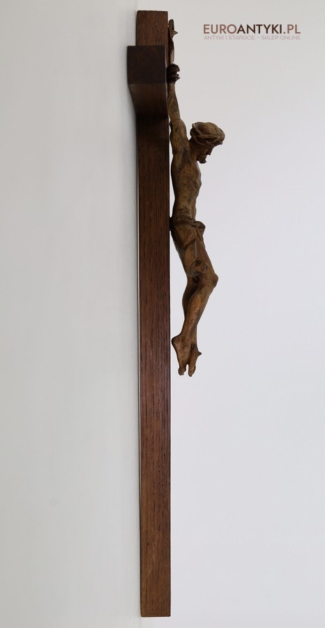 antyczny krzyż z napisem inri