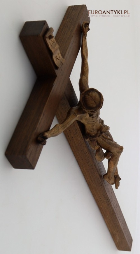 artystyczny krzyż religijny vintage