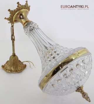 Stylowy zwis kryształowy retro z epoki – elegancka lampa art déco z mosiężną koroną.