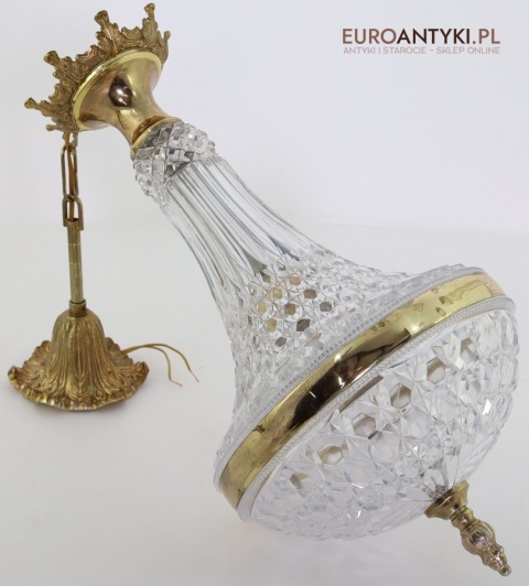 pałacowy żyrandol z kryształu w stylu retro